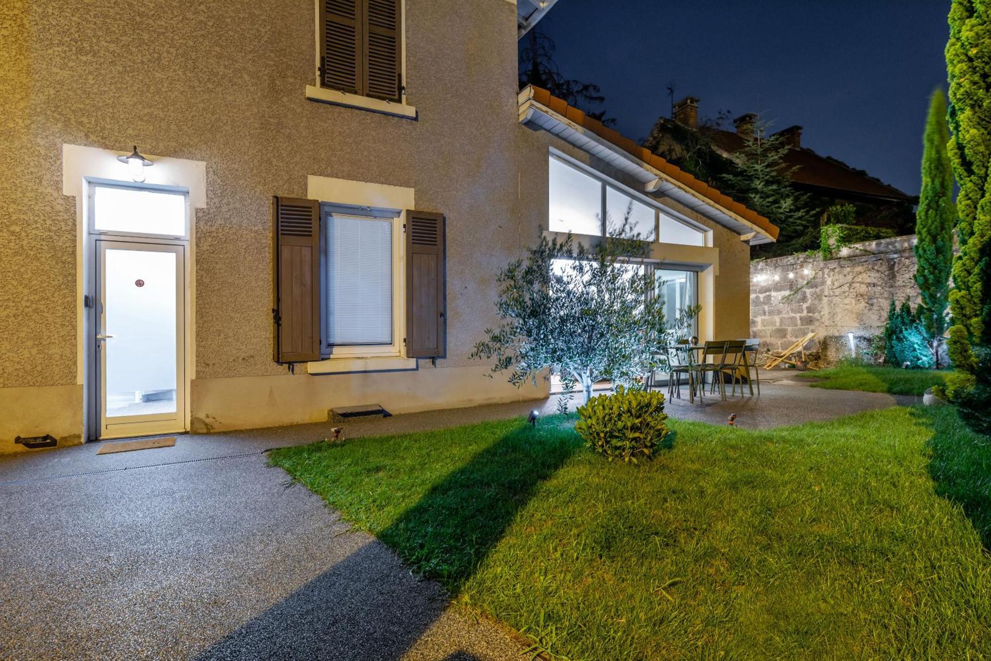 La Villa Sassolini Avec Jacuzzi Lyon Exterior photo